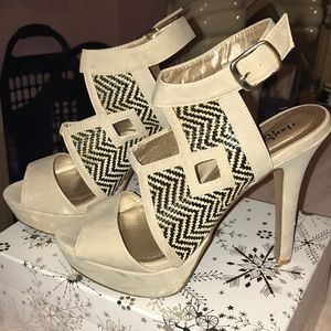 Sexy Nude and Black Pumps